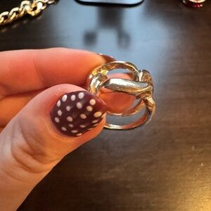 Elegant Gold Knot Ring
